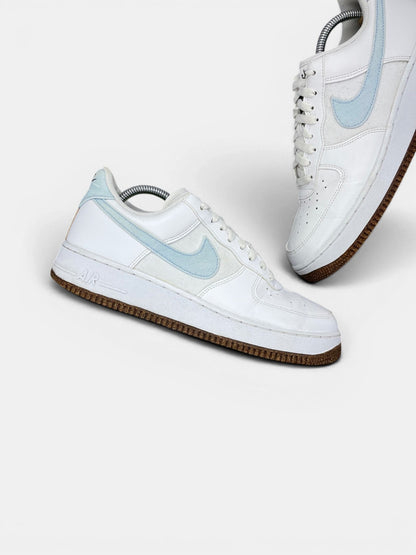 Nike Air Force 1 Low Indigo — buty sportowe męskie w bardzo dobrym stanie rozmiar 42.5, zewnętrzny panel prawego buta