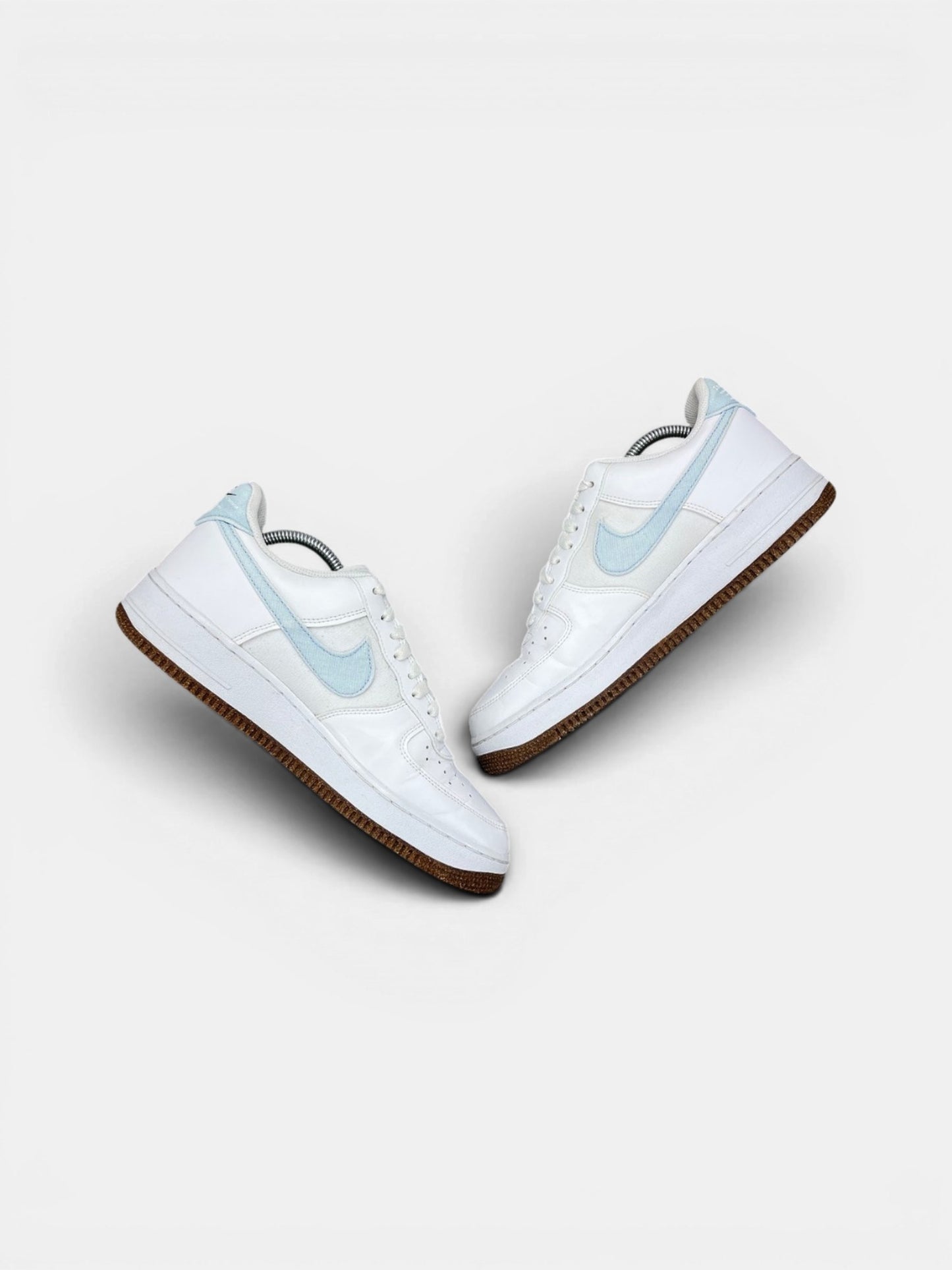 Nike Air Force 1 Low Indigo — buty sportowe męskie w bardzo dobrym stanie rozmiar 42.5, widok z góry na wewnętrzną stronę butów