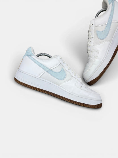 Nike Air Force 1 Low Indigo — buty sportowe męskie w bardzo dobrym stanie rozmiar 42.5, wewnętrzny panel lewego buta