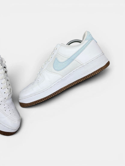 Nike Air Force 1 Low Indigo — buty sportowe męskie w bardzo dobrym stanie rozmiar 42.5, wewnętrzny panel prawego buta