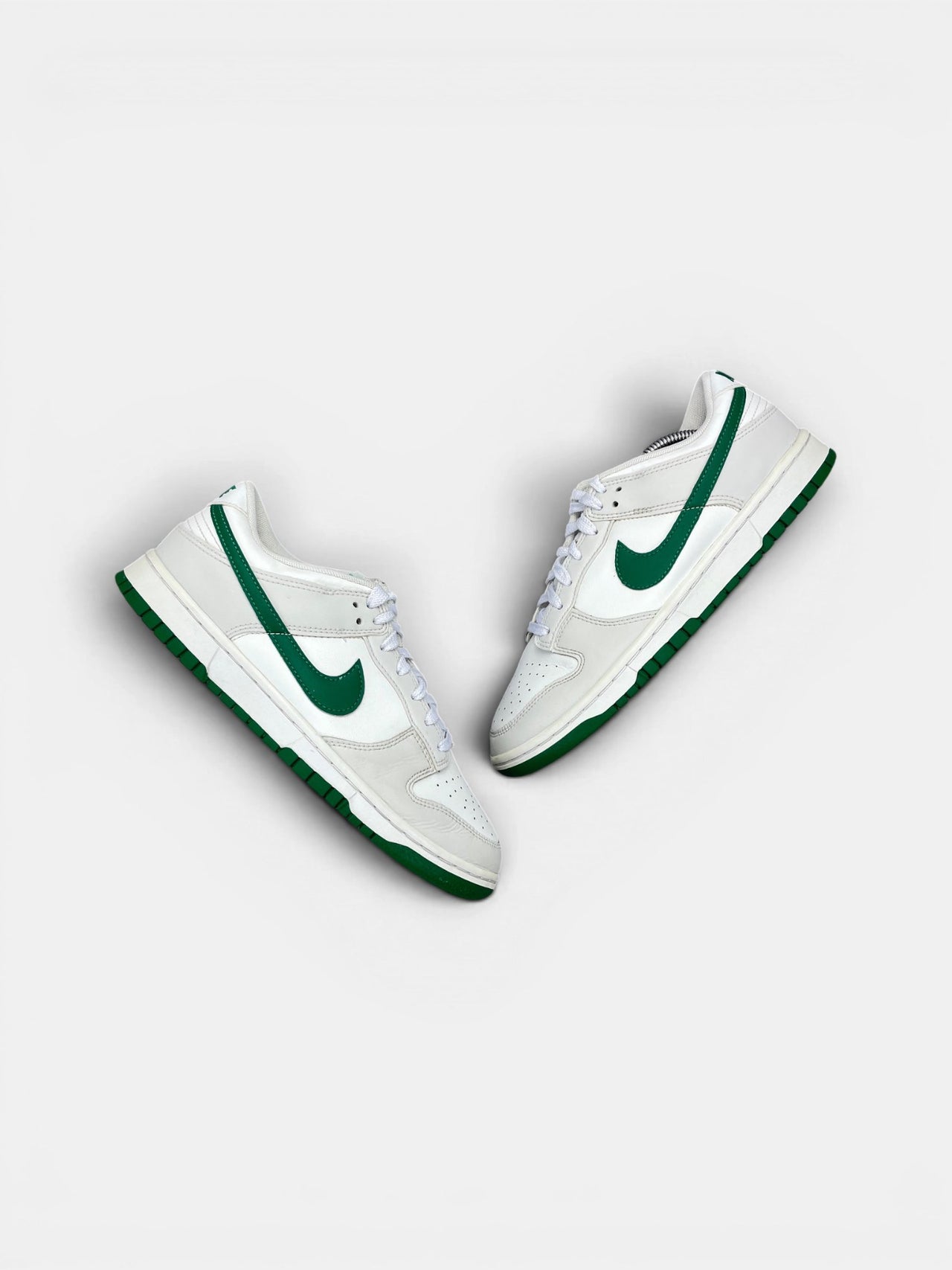 Nike Dunk Low Retro Malachite — buty sportowe męskie w bardzo dobrym stanie rozmiar 41, widok z góry na zewnętrzną stronę butów