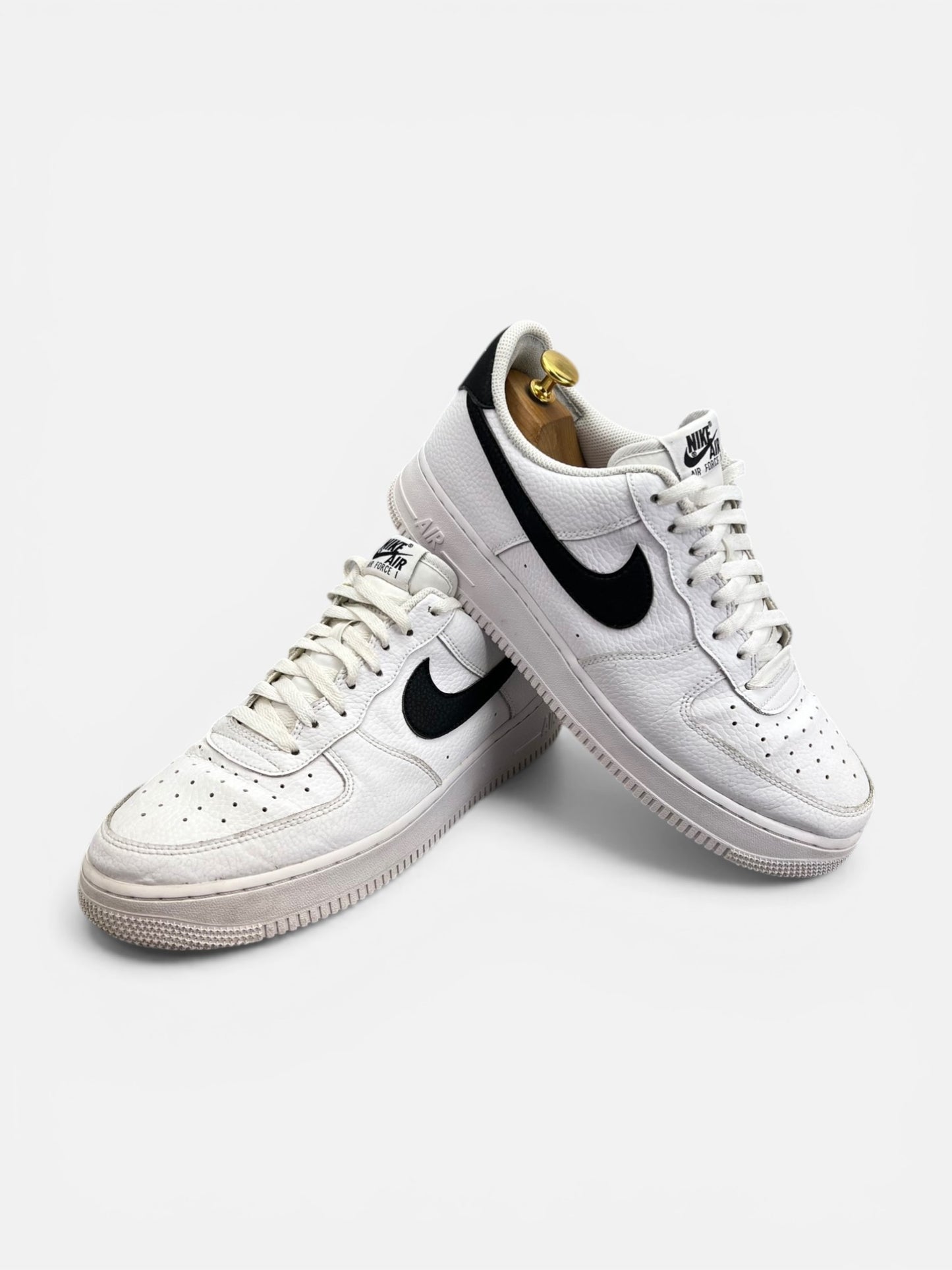 Nike Air Force 1 Low White/Black — buty sportowe męskie w bardzo dobrym stanie rozmiar 45, boczny profil