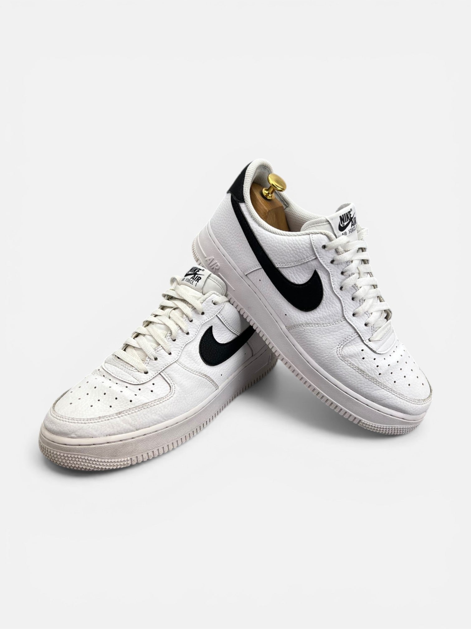 Nike Air Force 1 Low White/Black — buty sportowe męskie w bardzo dobrym stanie rozmiar 45, boczny profil