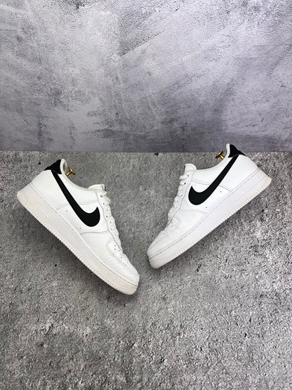Nike Air Force 1 Low White/Black — buty sportowe męskie w bardzo dobrym stanie rozmiar 45, widok z góry na wewnętrzną stronę butów