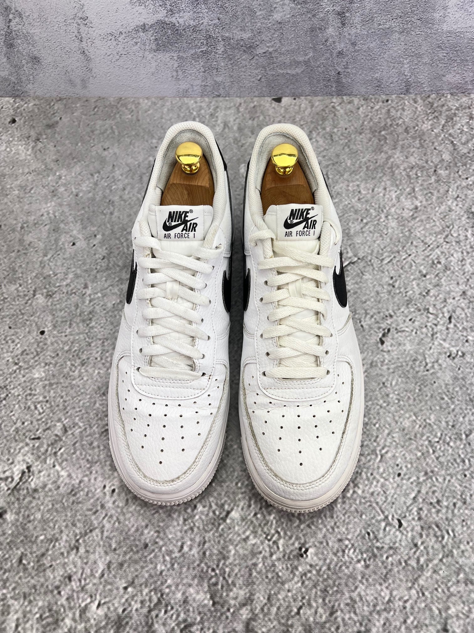 Nike Air Force 1 Low White/Black — buty sportowe męskie w bardzo dobrym stanie rozmiar 45, widok z góry
