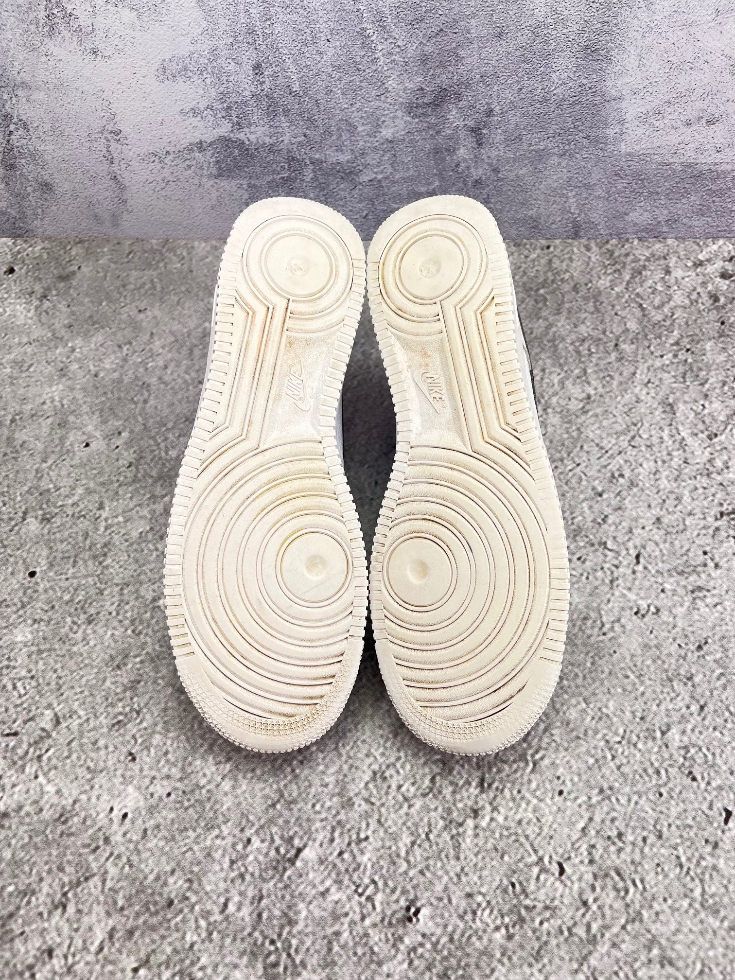Nike Air Force 1 Low White/Black — buty sportowe męskie w bardzo dobrym stanie rozmiar 45, podeszwa