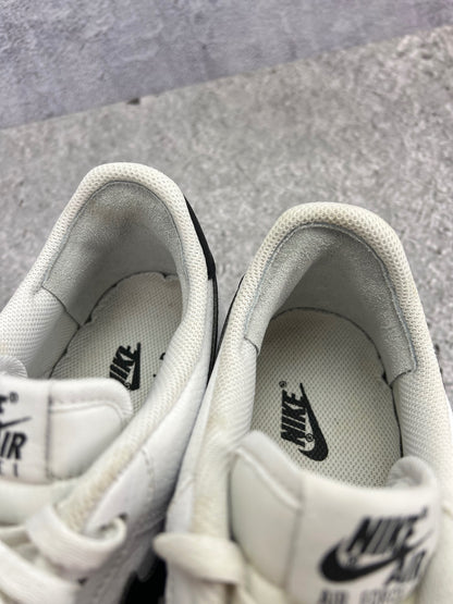 Nike Air Force 1 Low White/Black — buty sportowe męskie w bardzo dobrym stanie rozmiar 45, zapiętki butów