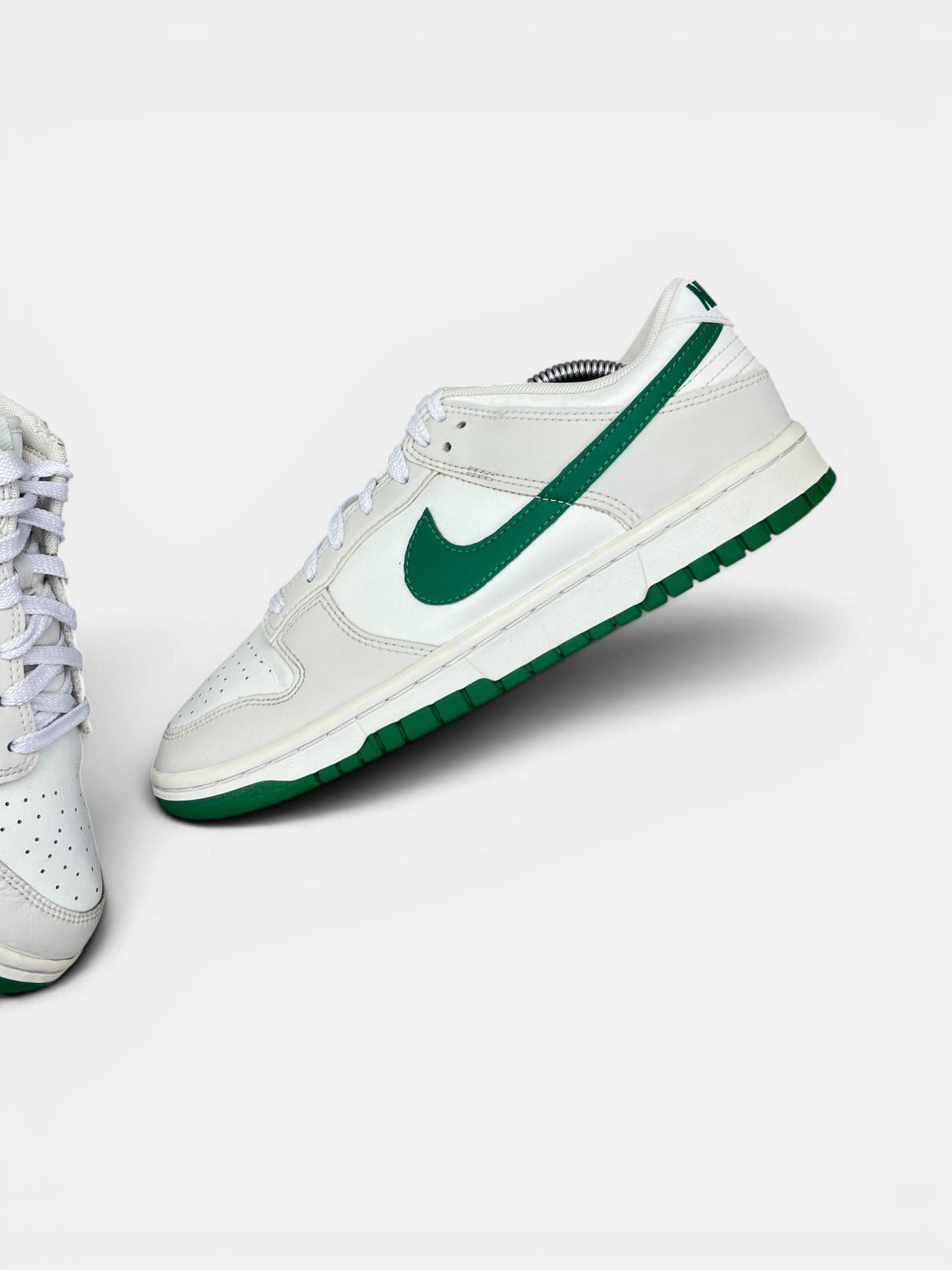 Nike Dunk Low Retro Malachite — buty sportowe męskie w bardzo dobrym stanie rozmiar 41, zewnętrzny panel lewego buta