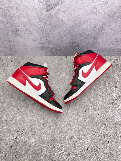 Jordan Air Jordan 1 Mid Alternate Bred Toe - buty sportowe, widok z góry na wewnętrzną stronę butów