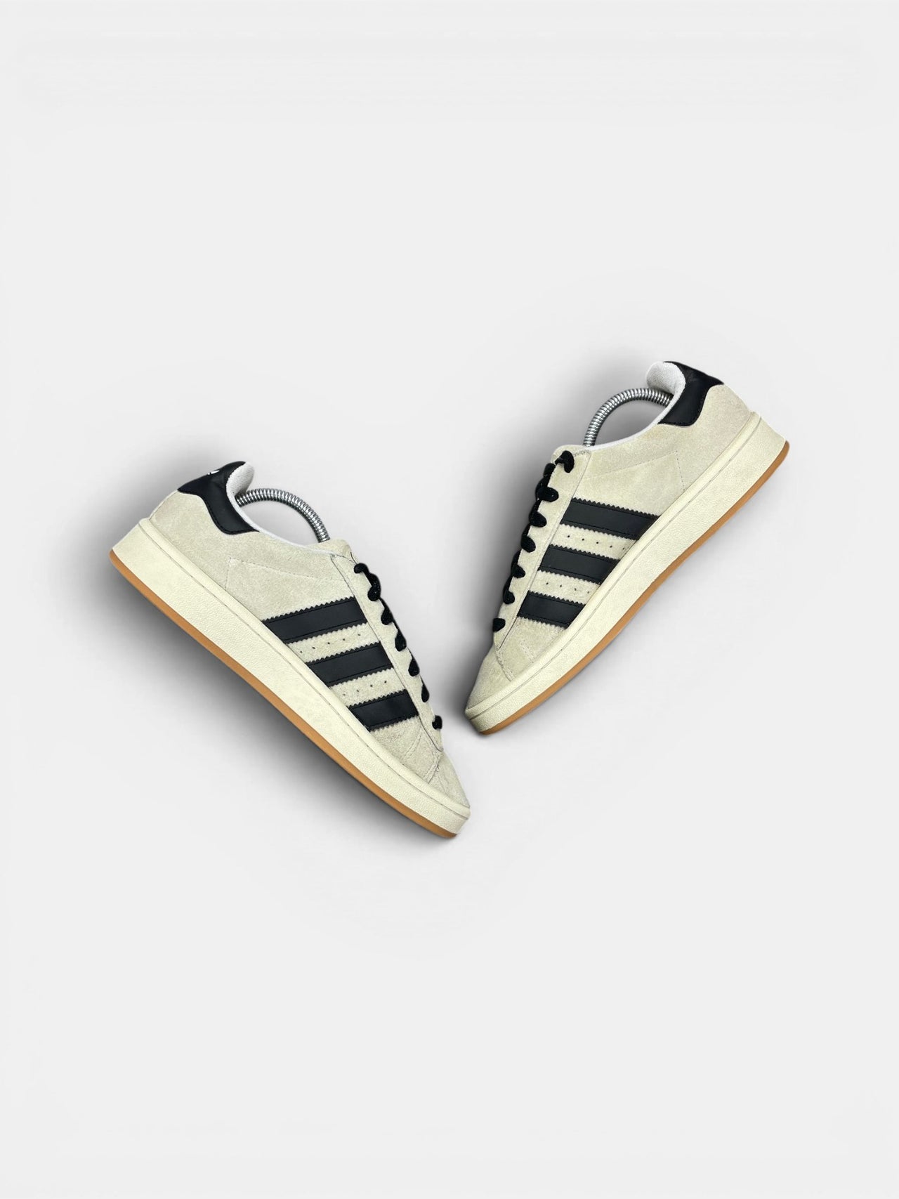 Adidas Campus 00s Crystal White Black — buty sportowe męskie w bardzo dobrym stanie rozmiar 41 1/3, widok z góry na wewnętrzną stronę butów
