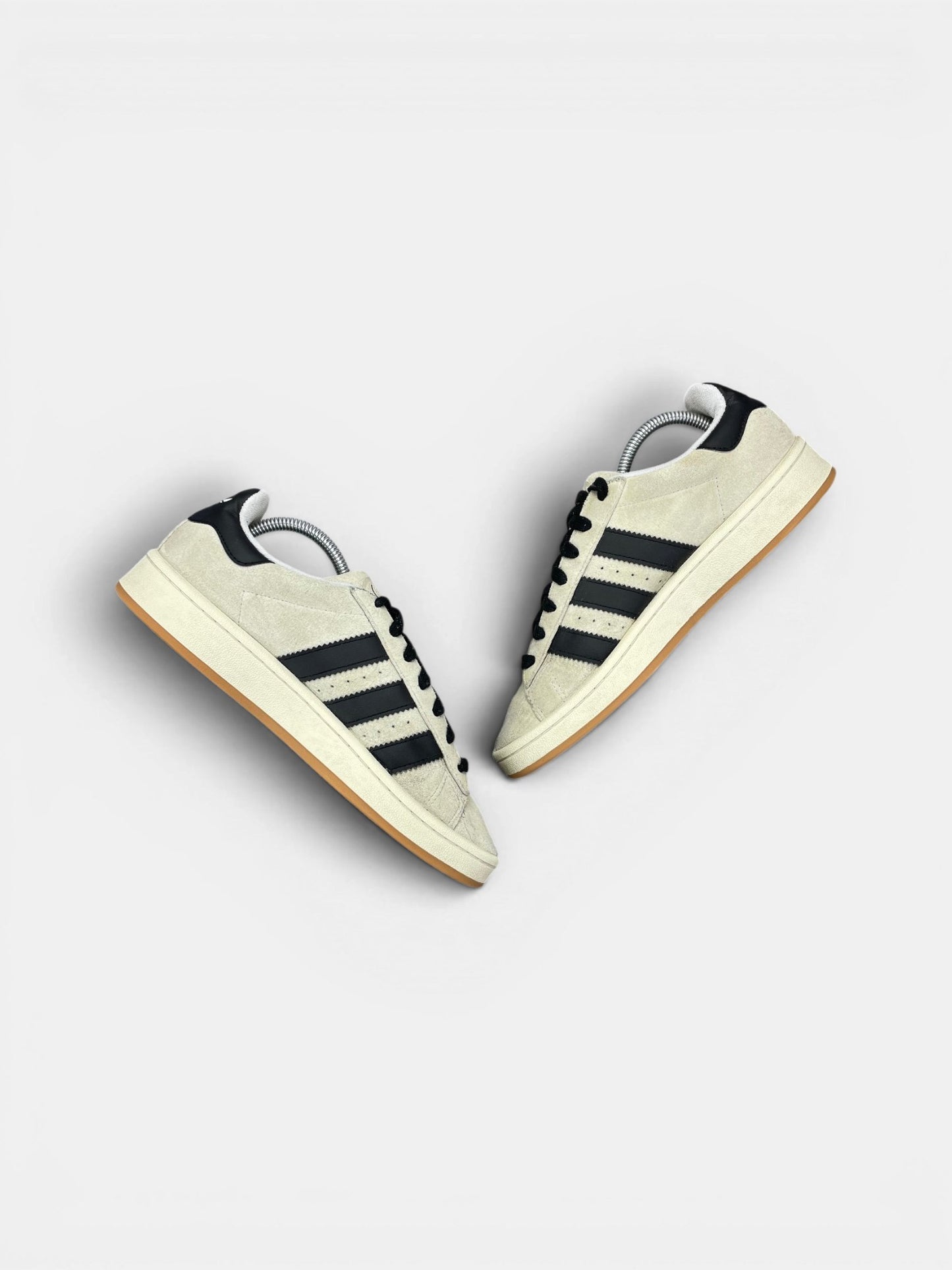 Adidas Campus 00s Crystal White Black — buty sportowe męskie w bardzo dobrym stanie rozmiar 41 1/3, widok z góry na wewnętrzną stronę butów