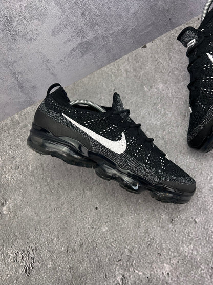 Nike Air VaporMax 2023 Flyknit Oreo - buty sportowe, zewnętrzny panel prawego buta