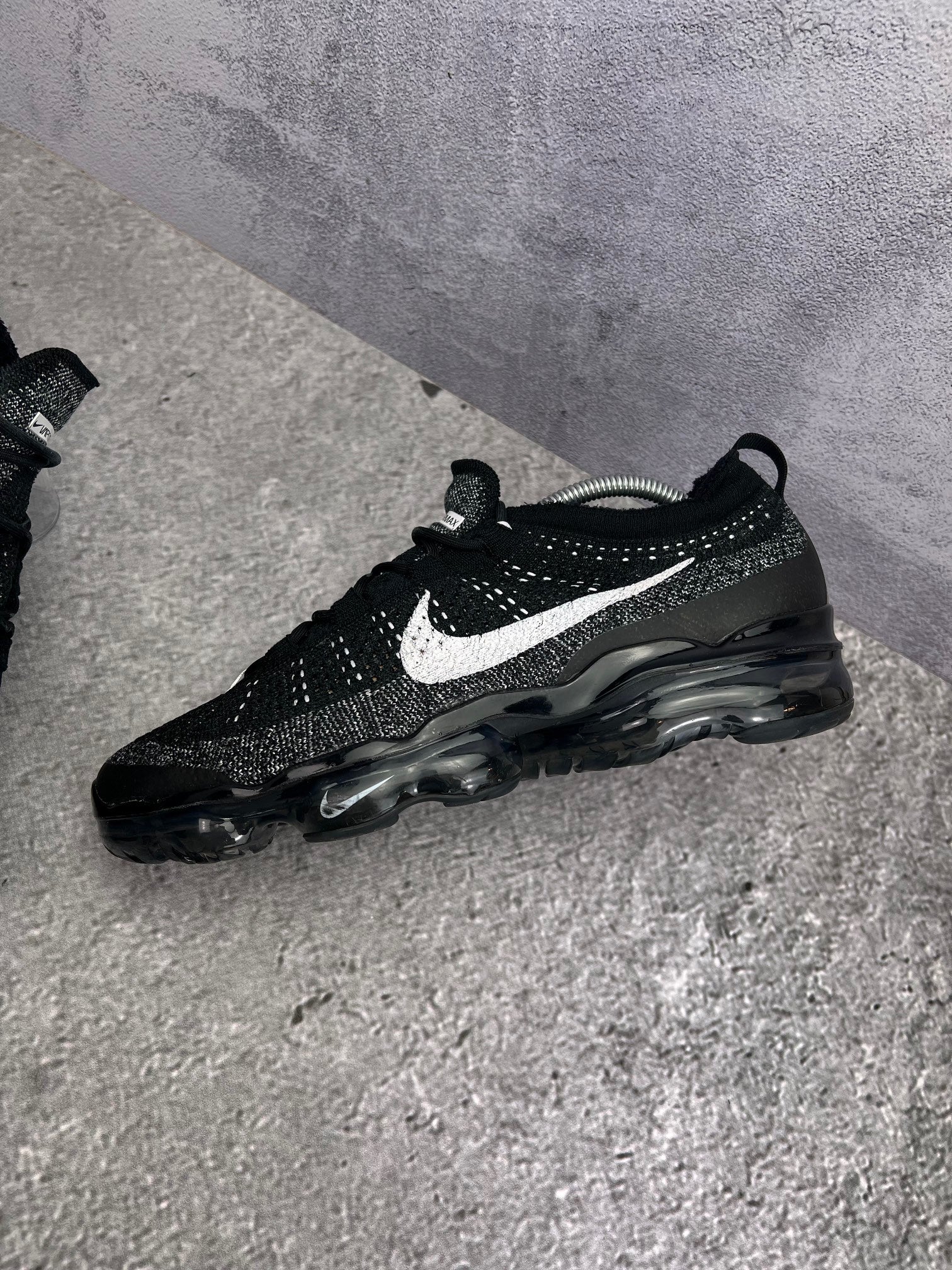 Nike Air VaporMax 2023 Flyknit Oreo - buty sportowe, zewnętrzny panel lewego buta