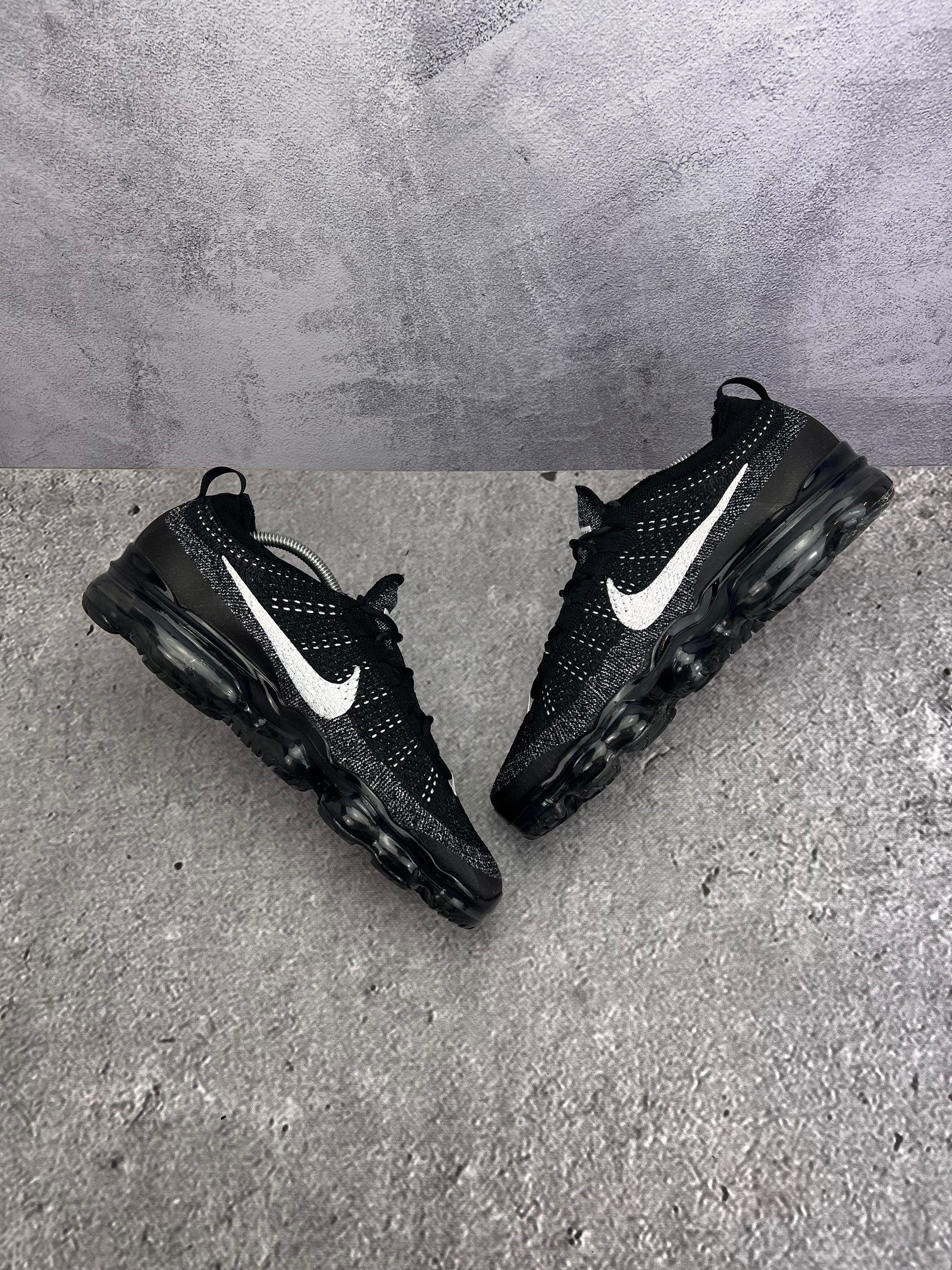 Nike Air VaporMax 2023 Flyknit Oreo - buty sportowe, widok z góry na wewnętrzną stronę butów