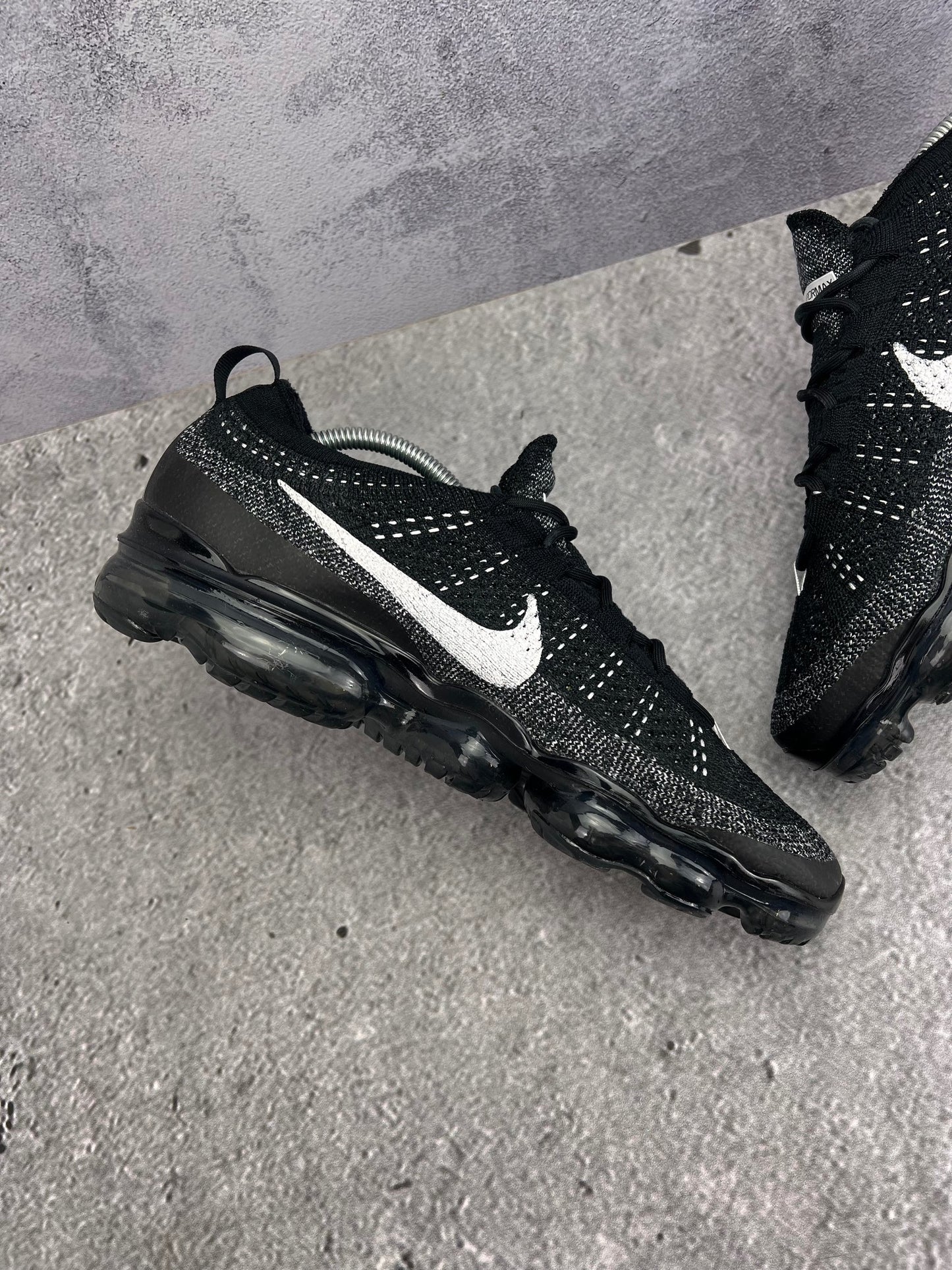 Nike Air VaporMax 2023 Flyknit Oreo - buty sportowe, wewnętrzny panel lewego buta