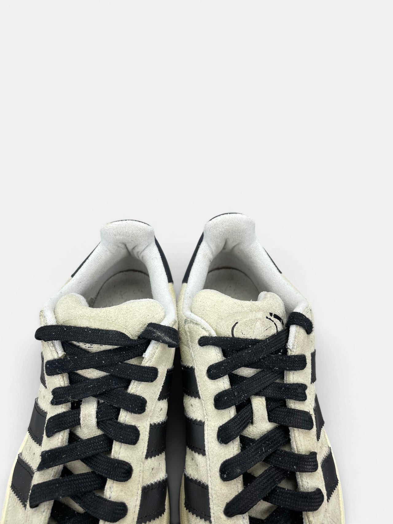 Adidas Campus 00s Crystal White Black — buty sportowe męskie w bardzo dobrym stanie rozmiar 41 1/3, zapiętki butów