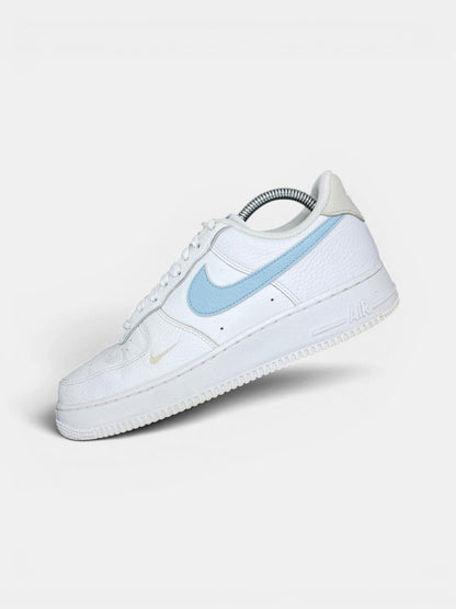 Nike Air Force 1 '07 Light Armory Blue — buty sportowe damskie w bardzo dobrym stanie rozmiar 40.5, zewnętrzny panel lewego buta