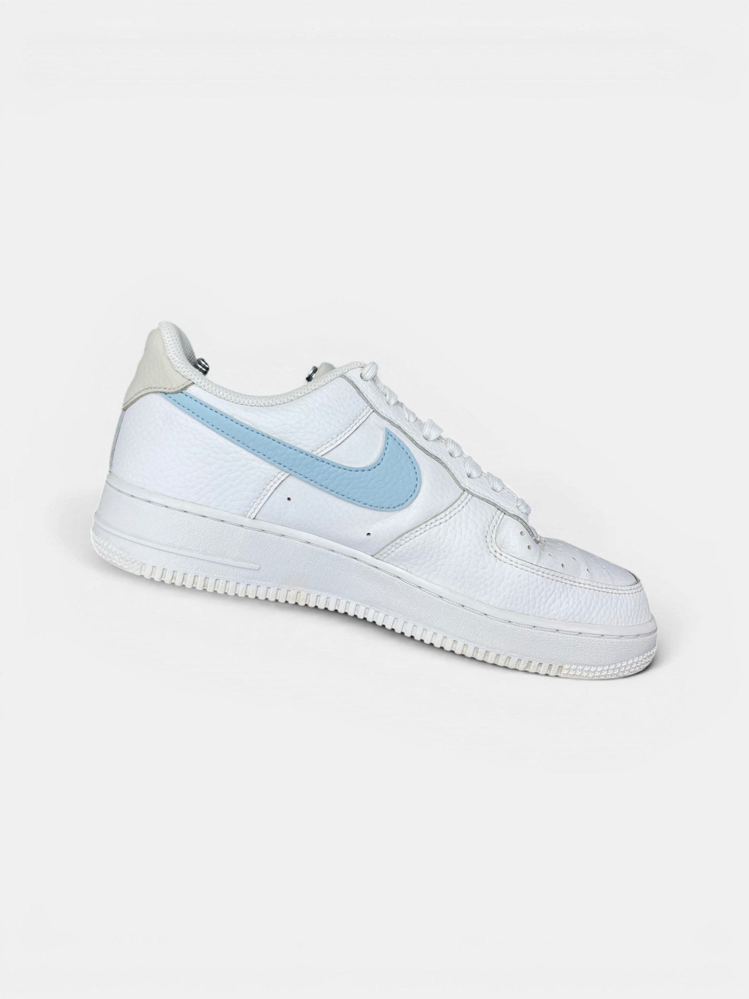 Nike Air Force 1 '07 Light Armory Blue — buty sportowe damskie w bardzo dobrym stanie rozmiar 40.5, wewnętrzny panel lewego buta