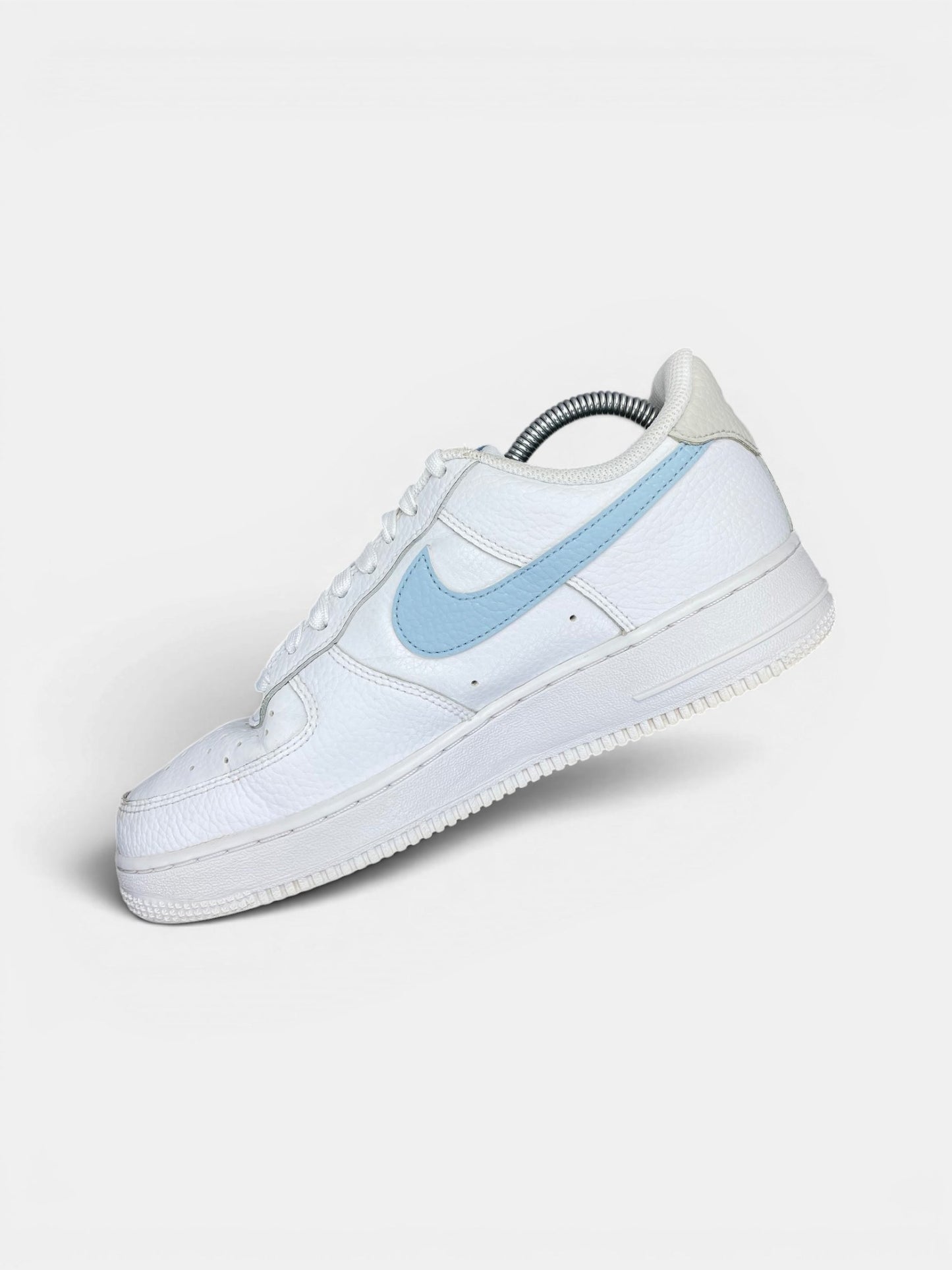 Nike Air Force 1 '07 Light Armory Blue — buty sportowe damskie w bardzo dobrym stanie rozmiar 40.5, wewnętrzny panel prawego buta