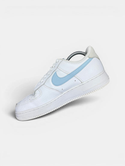 Nike Air Force 1 '07 Light Armory Blue — buty sportowe damskie w bardzo dobrym stanie rozmiar 40.5, wewnętrzny panel prawego buta