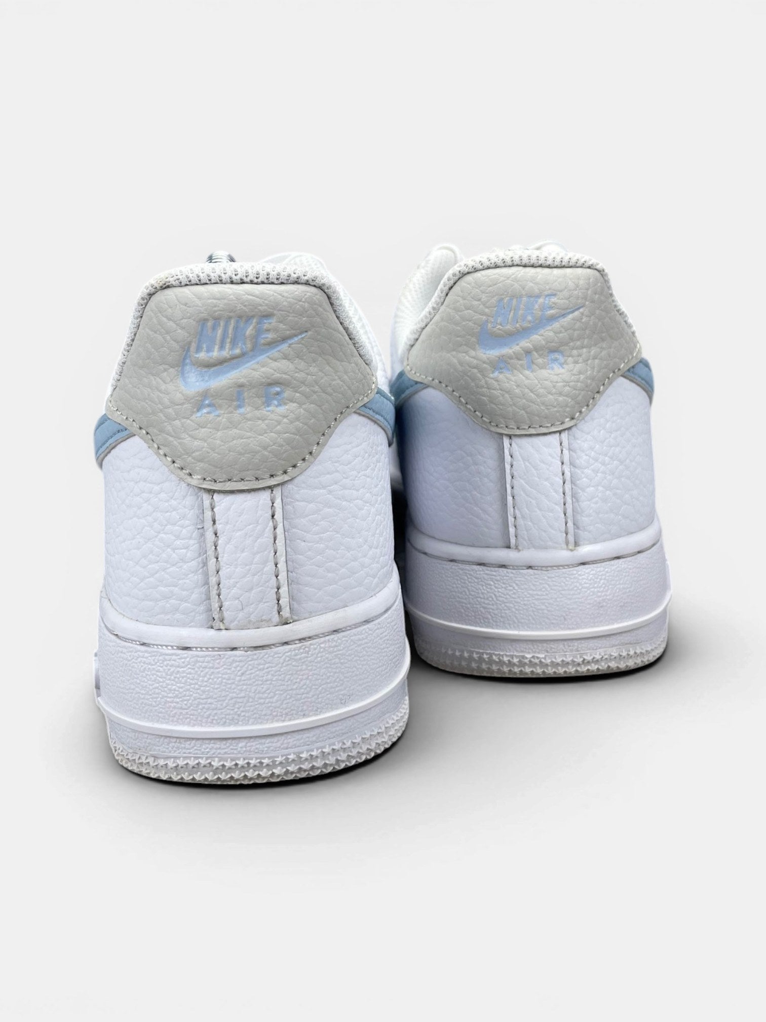 Nike Air Force 1 '07 Light Armory Blue — buty sportowe damskie w bardzo dobrym stanie rozmiar 40.5, widok z tyłu