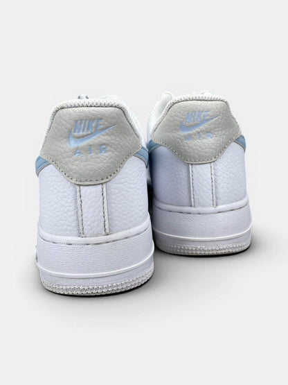 Nike Air Force 1 '07 Light Armory Blue — buty sportowe damskie w bardzo dobrym stanie rozmiar 40.5, widok z tyłu
