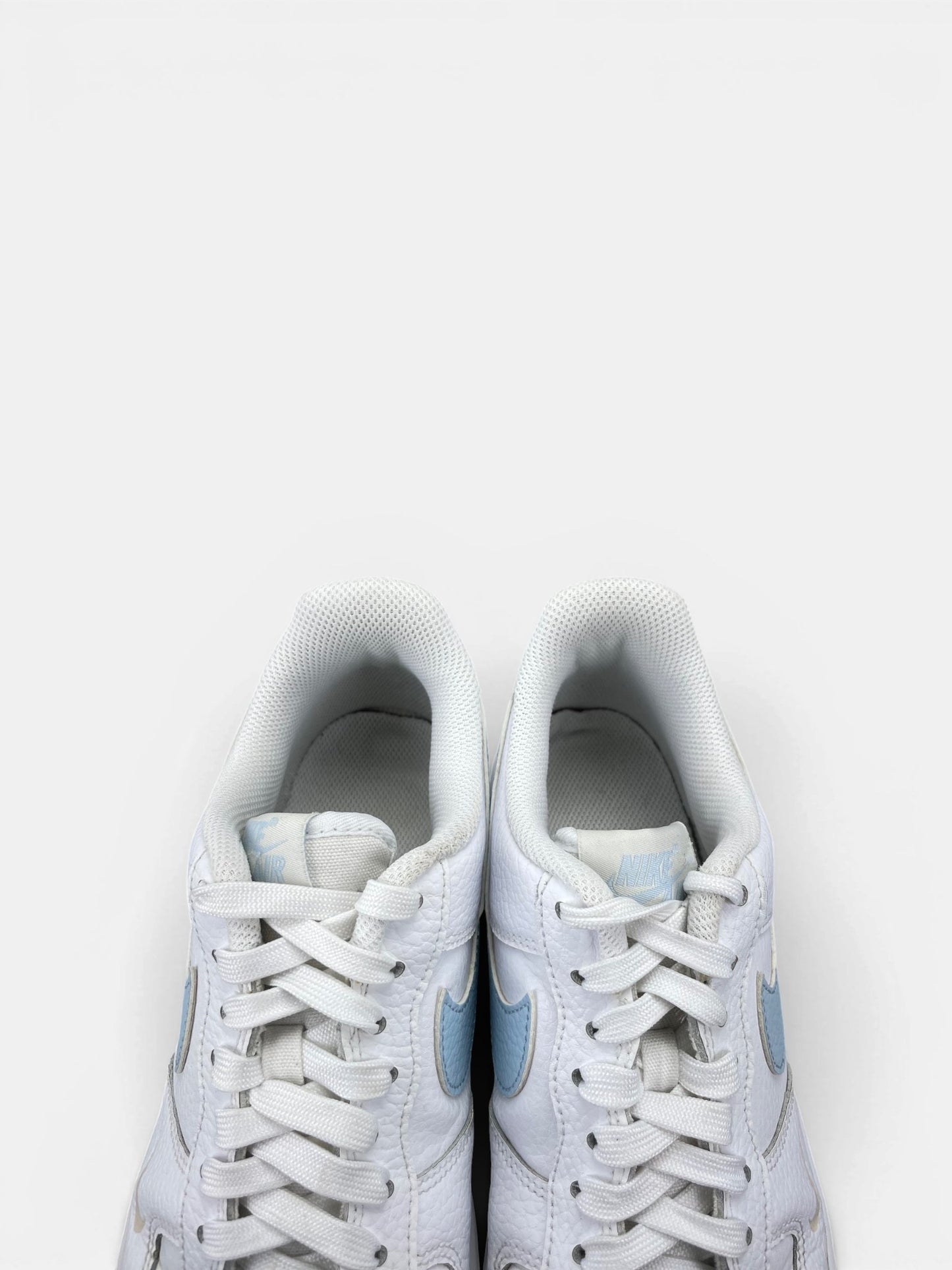 Nike Air Force 1 '07 Light Armory Blue — buty sportowe damskie w bardzo dobrym stanie rozmiar 40.5, zapiętki butów