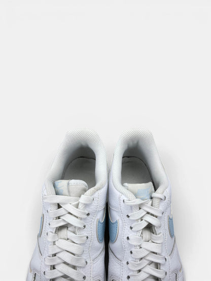 Nike Air Force 1 '07 Light Armory Blue — buty sportowe damskie w bardzo dobrym stanie rozmiar 40.5, zapiętki butów