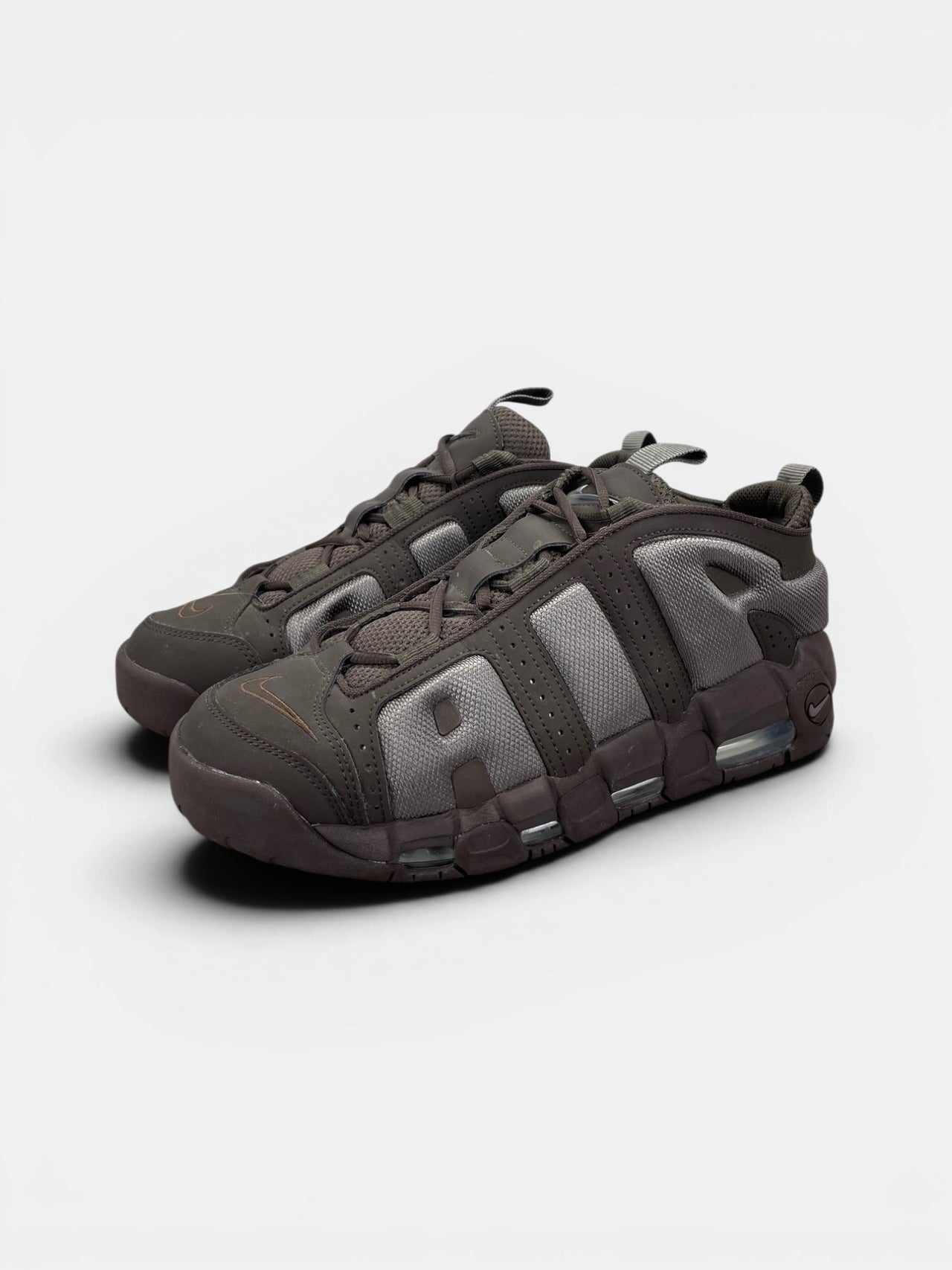 Nike Air More Uptempo Low Baroque Brown — buty sportowe męskie w bardzo dobrym stanie rozmiar 44, widok z boku