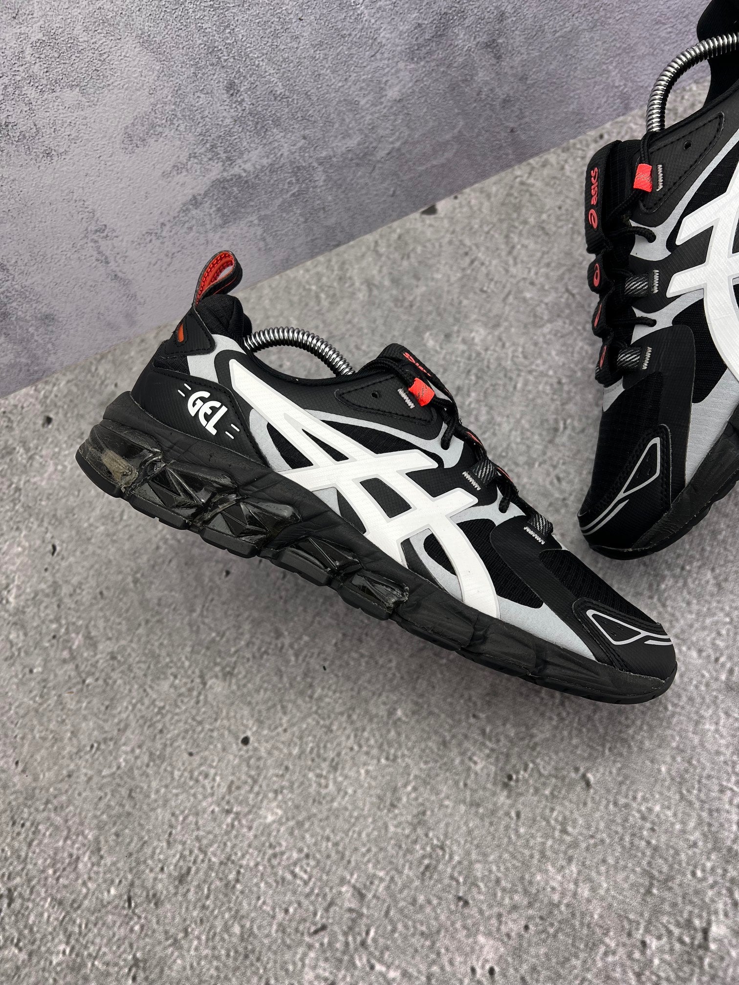 ASICS GEL-Quantum 180 1201B011 - buty sportowe, zewnętrzny panel prawego buta