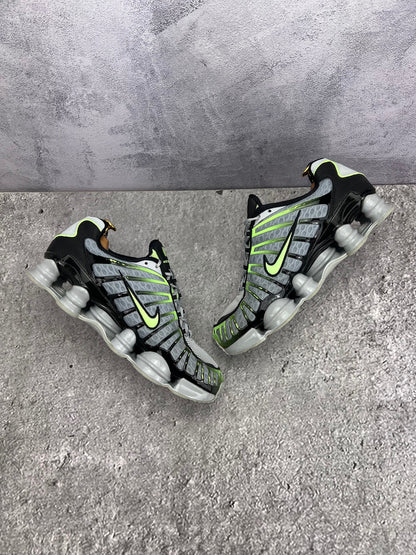 Nike Shox TL Wolf Grey Lime - buty sportowe, widok z góry na zewnętrzną stronę butów