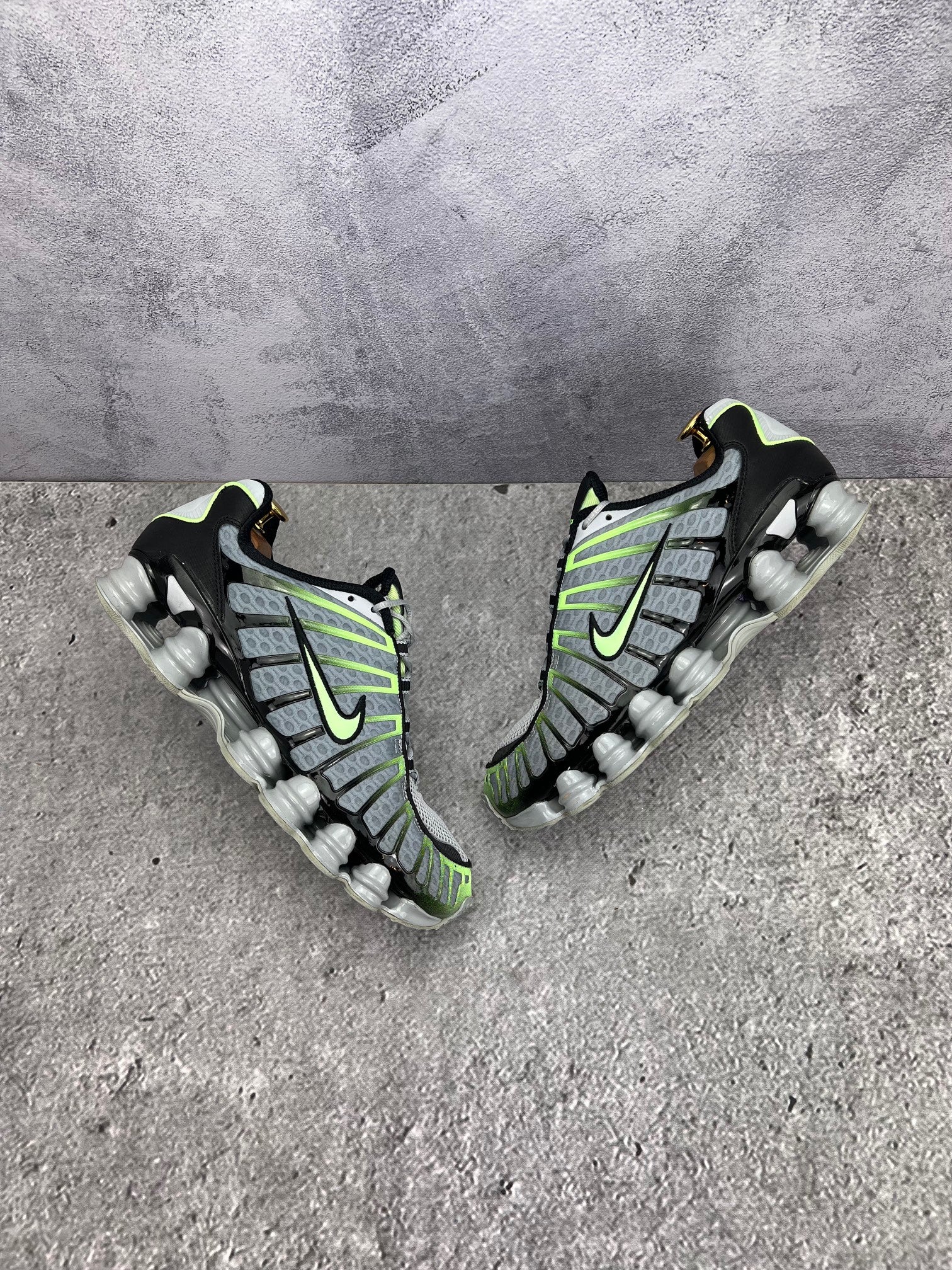 Nike Shox TL Wolf Grey Lime - buty sportowe, widok z góry na wewnętrzną stronę butów