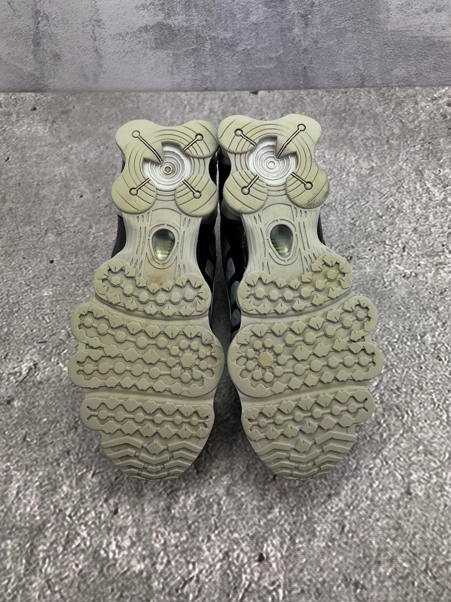 Nike Shox TL Wolf Grey Lime - buty sportowe, widok z tyłu