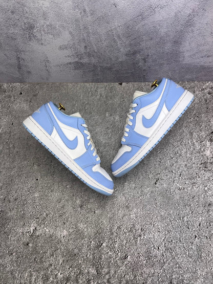 Jordan Air Jordan 1 Low Aluminum - buty sportowe, widok z góry na zewnętrzną stronę butów