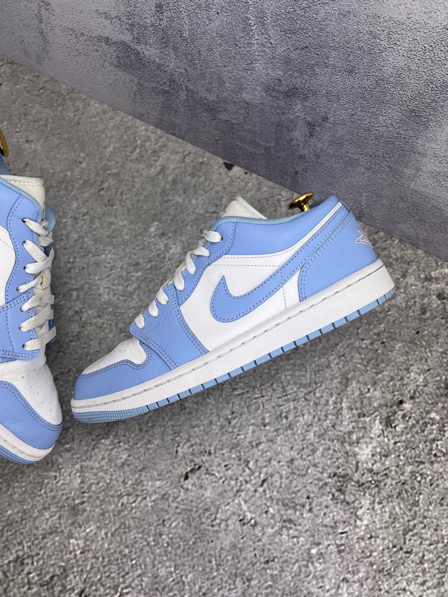 Jordan Air Jordan 1 Low Aluminum - buty sportowe, zewnętrzny panel lewego buta