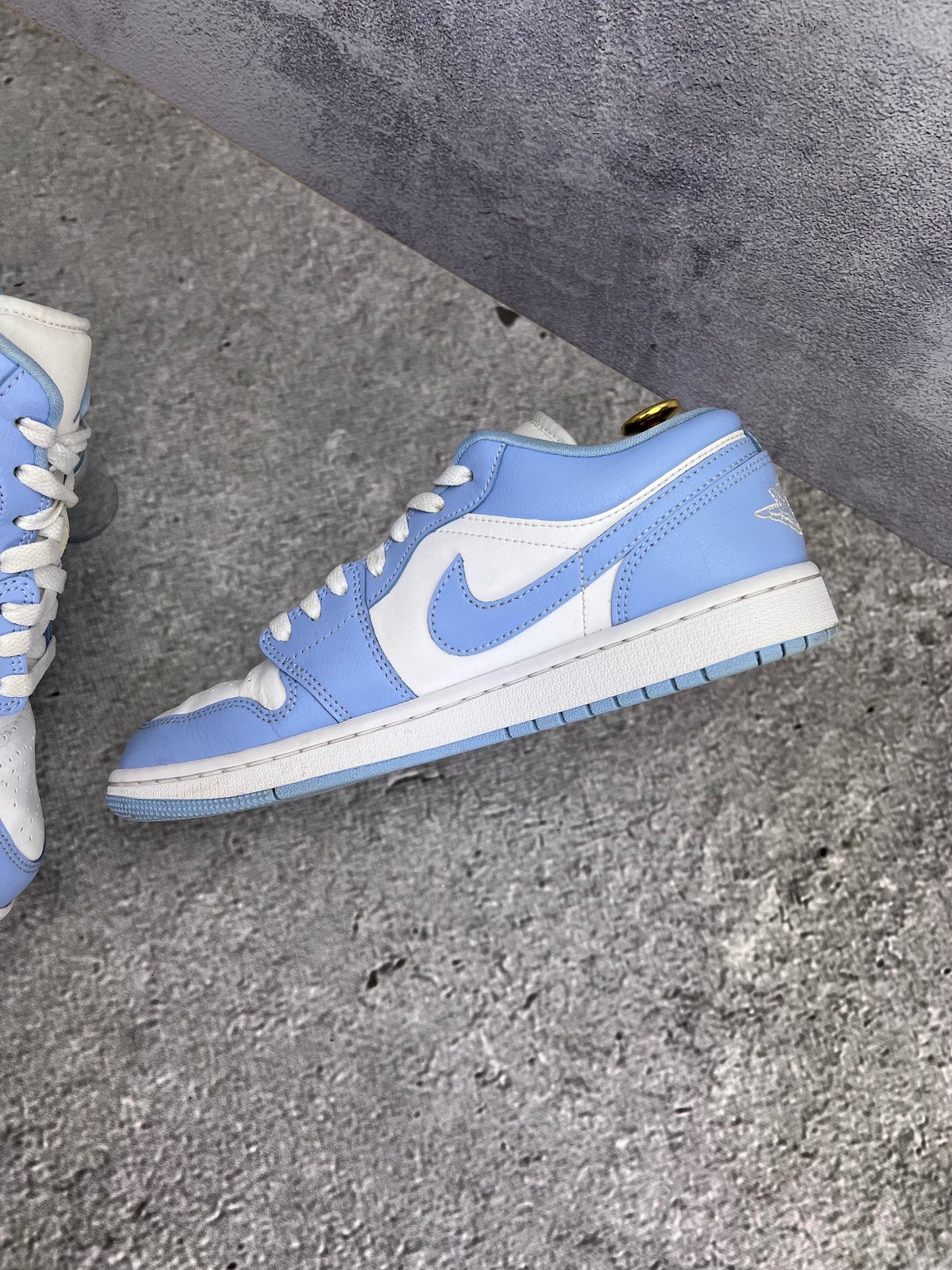Jordan Air Jordan 1 Low Aluminum - buty sportowe, wewnętrzny panel prawego buta