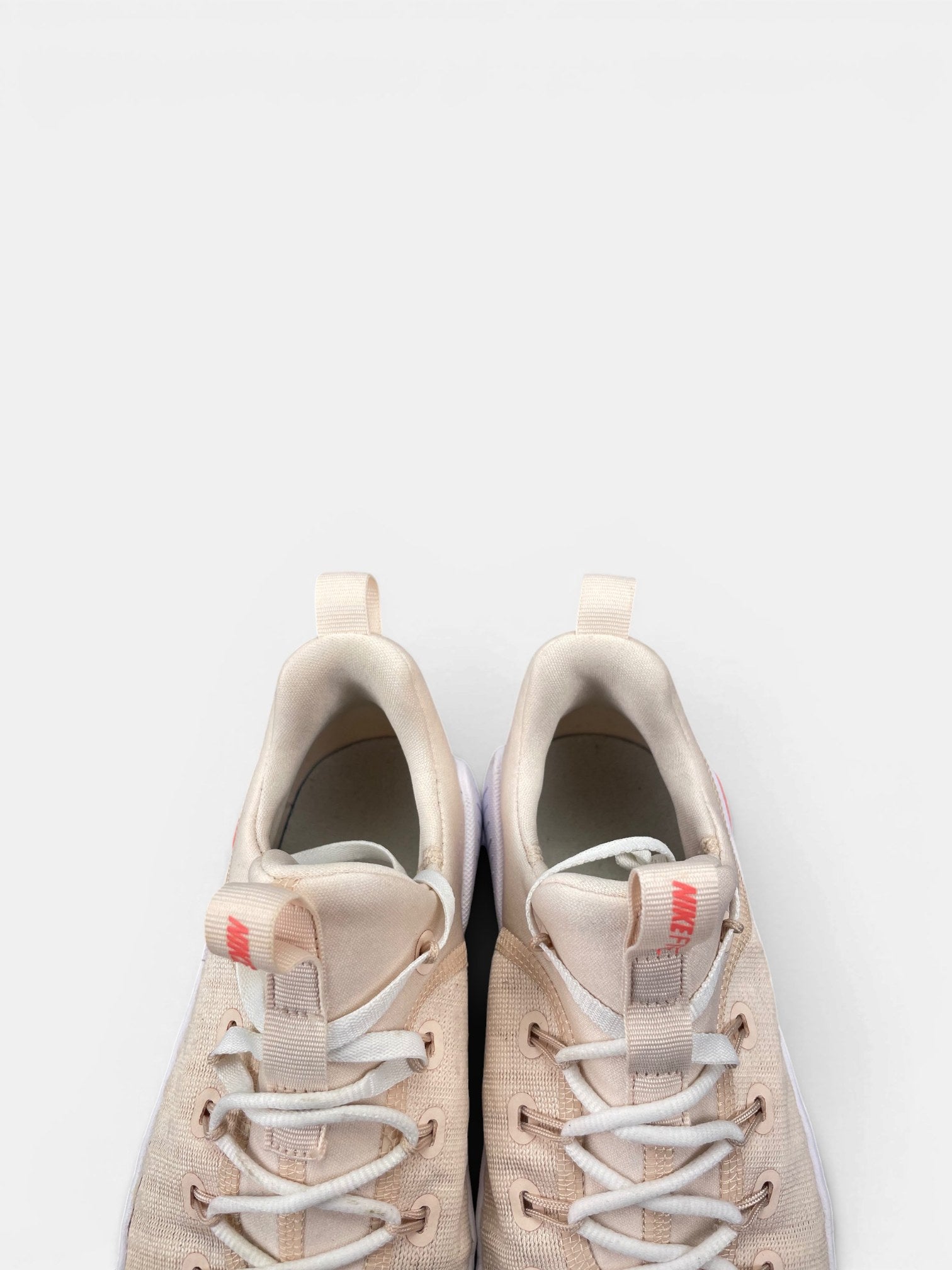 Nike Free Metcon 6 Guava Ice — buty sportowe damskie w bardzo dobrym stanie rozmiar 38, wewnętrzny panel prawego buta