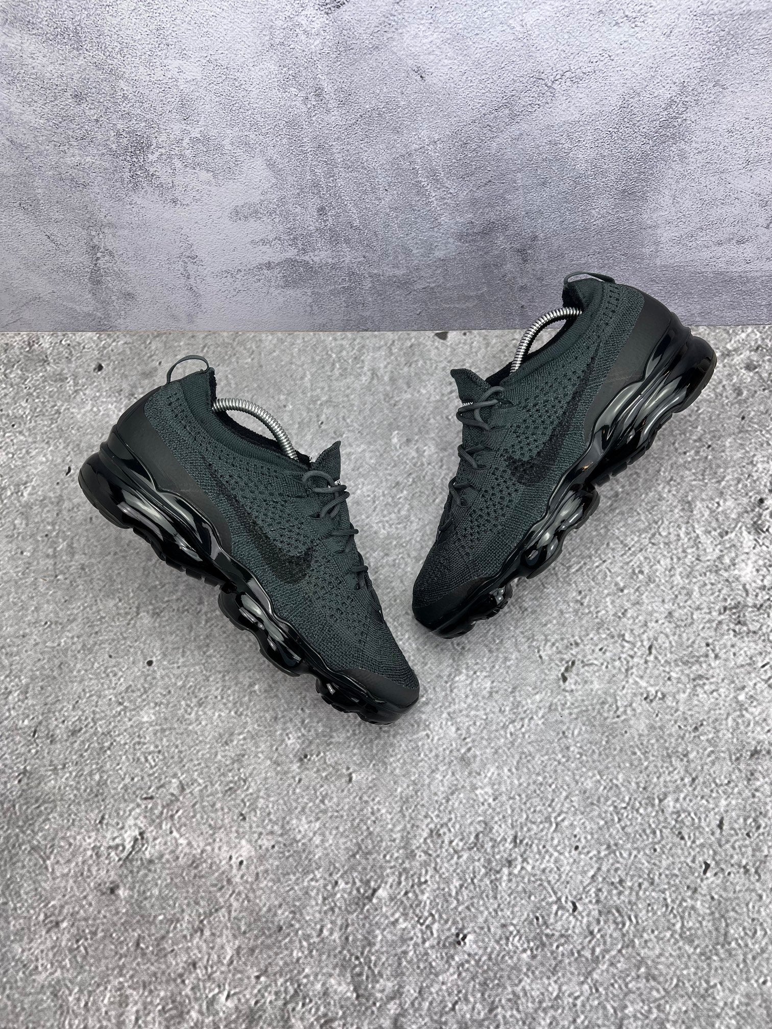 Nike Air VaporMax 2023 Flyknit Anthracite Black - buty sportowe, widok z góry na zewnętrzną stronę butów