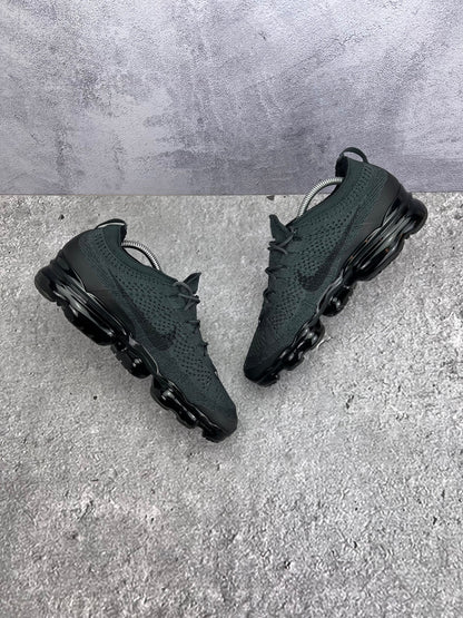 Nike Air VaporMax 2023 Flyknit Anthracite Black - buty sportowe, widok z góry na wewnętrzną stronę butów