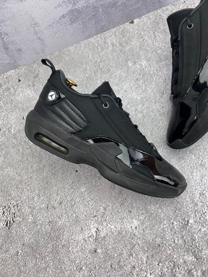 Jordan Max Aura 6 Black Anthracite - buty sportowe, zewnętrzny panel prawego buta