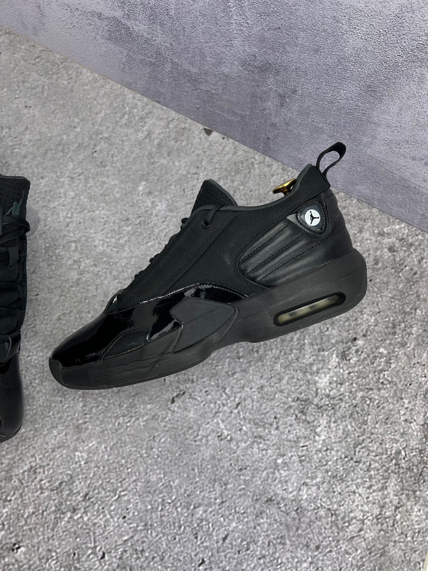 Jordan Max Aura 6 Black Anthracite - buty sportowe, zewnętrzny panel lewego buta