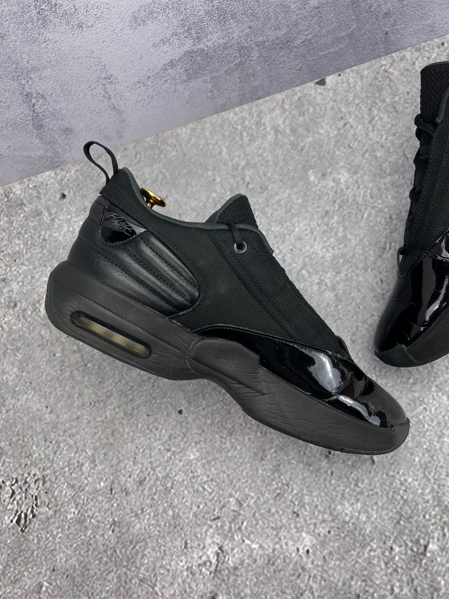 Jordan Max Aura 6 Black Anthracite - buty sportowe, wewnętrzny panel lewego buta
