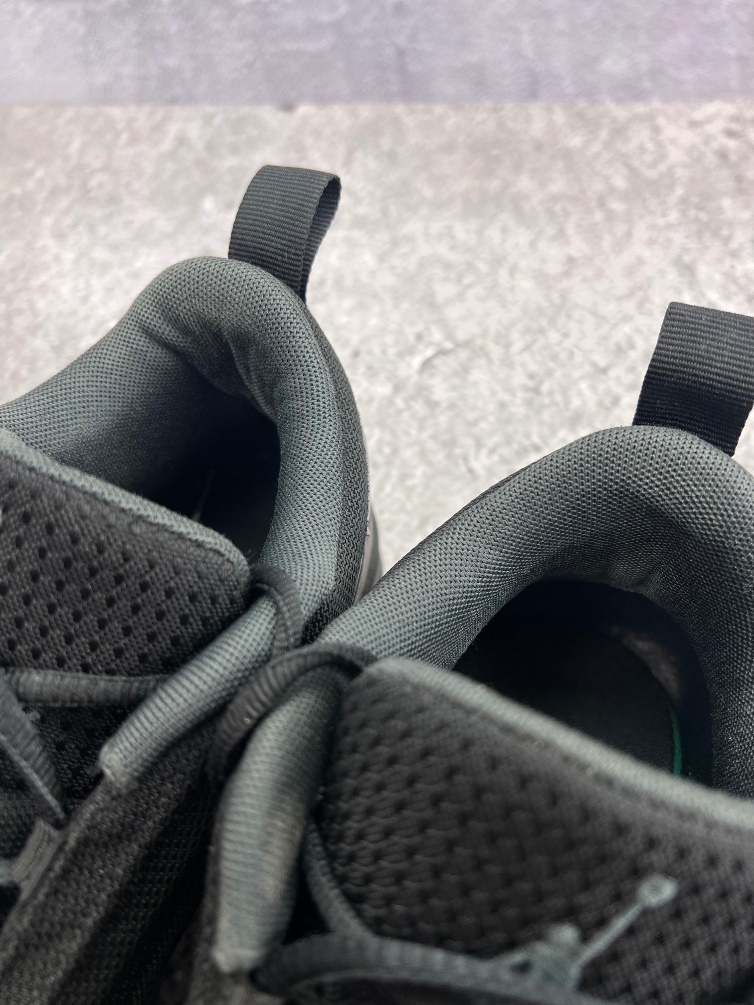 Jordan Max Aura 6 Black Anthracite - buty sportowe, zapiętki butów