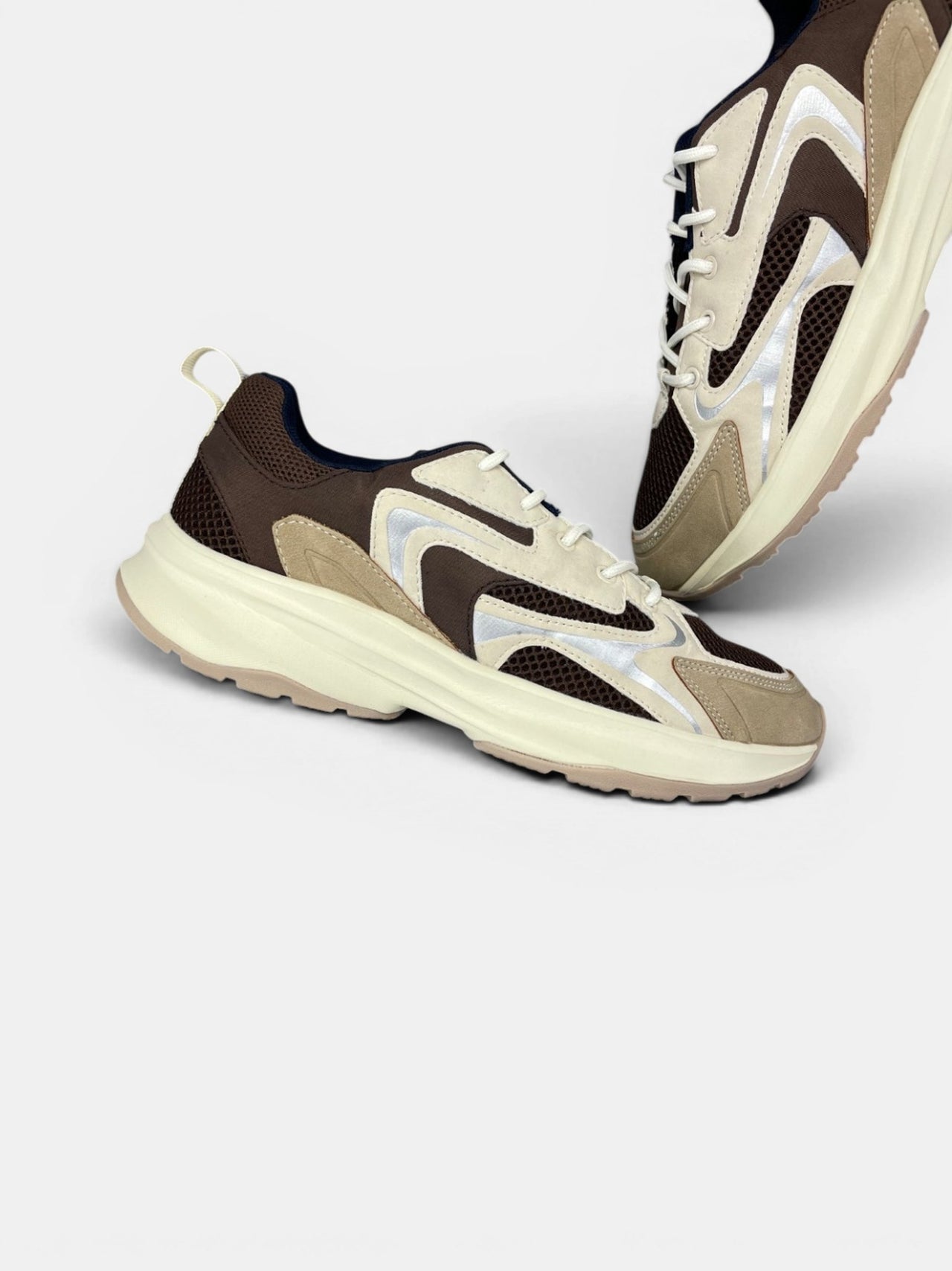 Pier One Sneakers — buty sportowe damskie nowe rozmiar 40, zewnętrzny panel prawego buta
