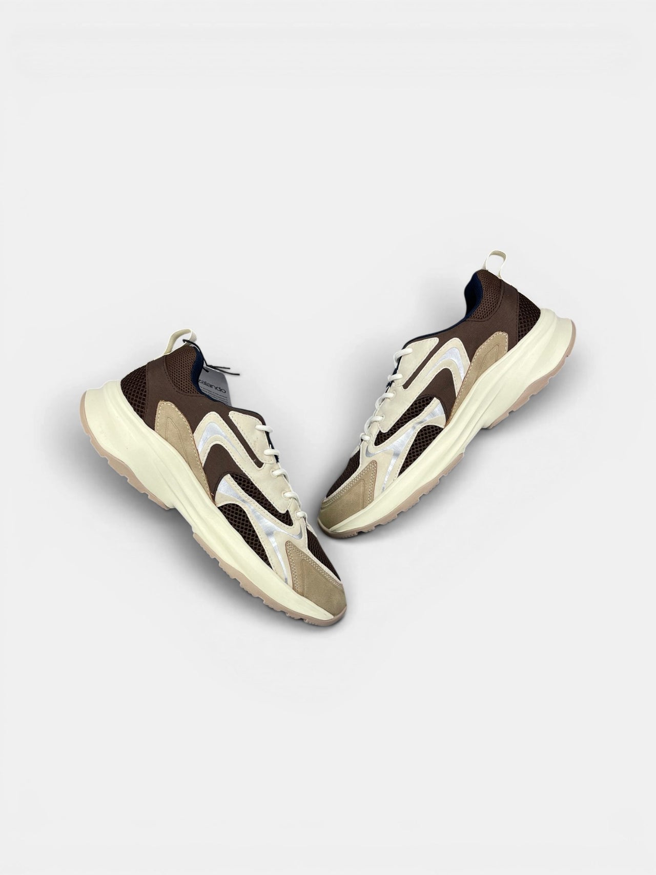 Pier One Sneakers — buty sportowe damskie nowe rozmiar 40, widok z góry na wewnętrzną stronę butów