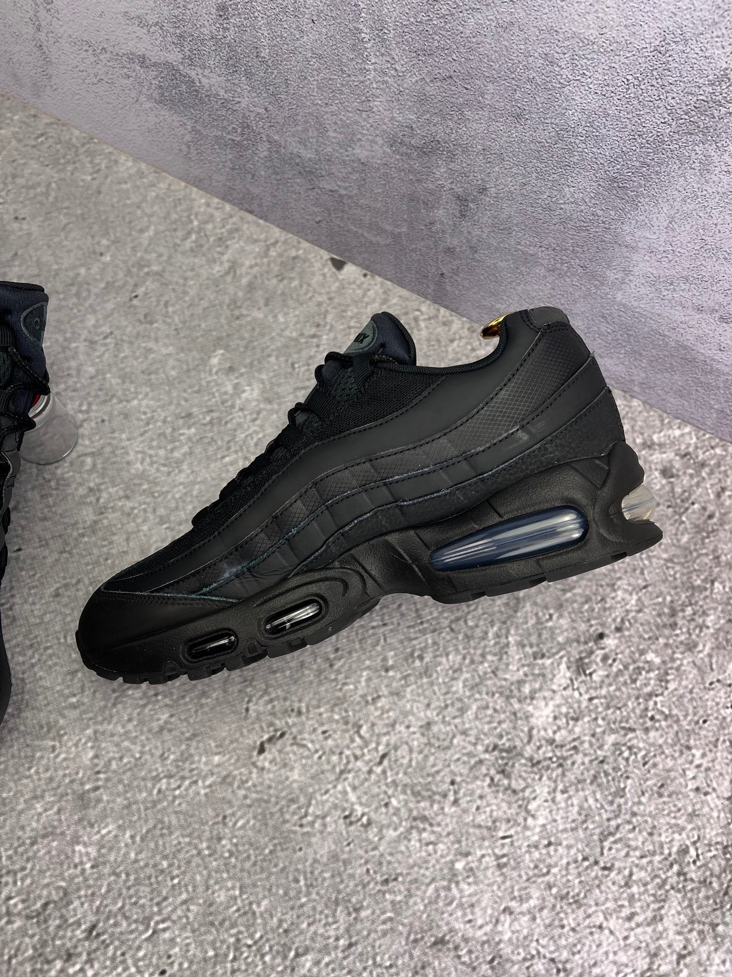 Nike Air Max 95 OG Black — buty sportowe męskie w bardzo dobrym stanie rozmiar 43, wewnętrzny panel prawego buta