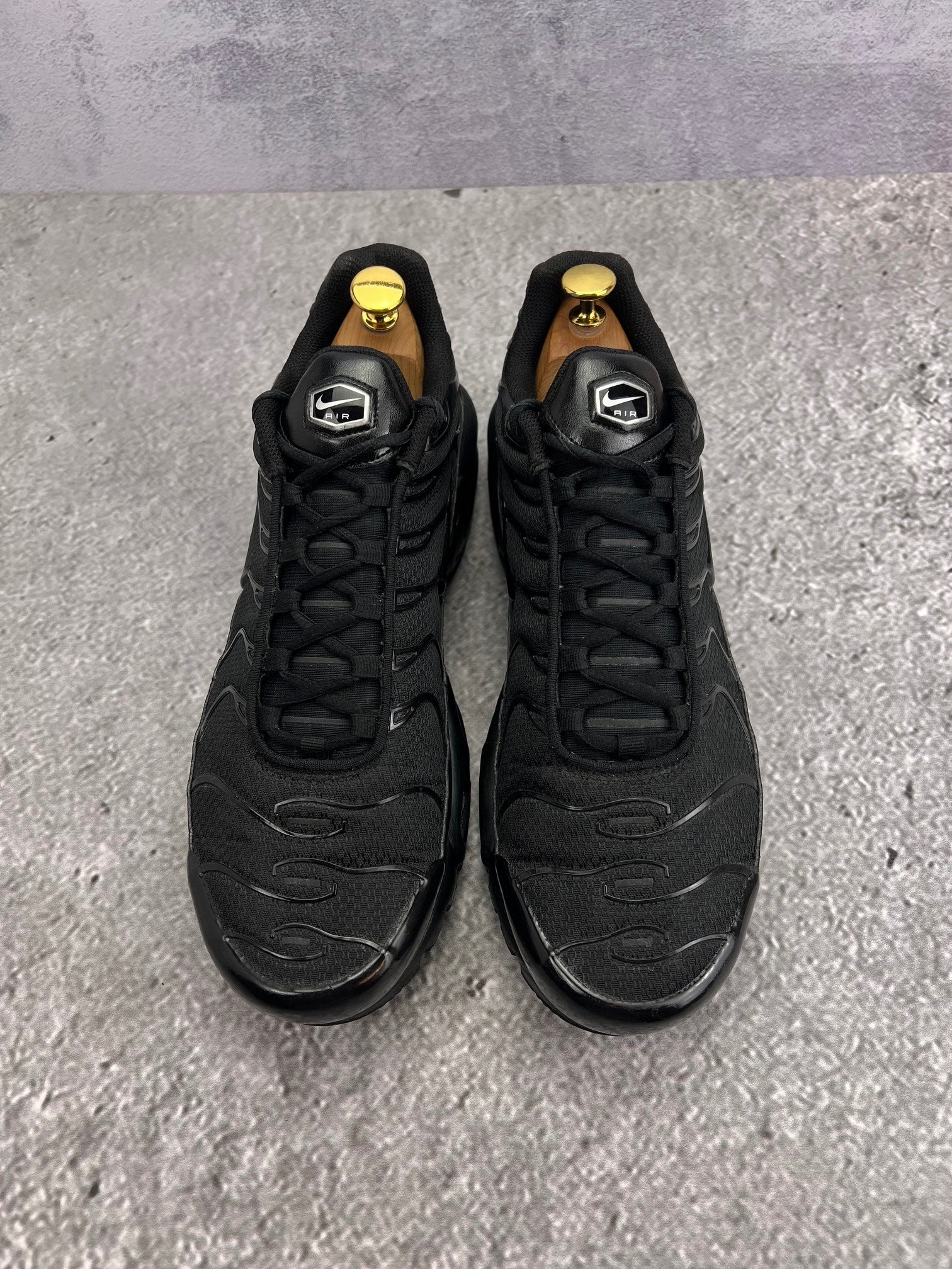 Nike Air Max Plus Triple Black — buty sportowe męskie w bardzo dobrym stanie rozmiar 46, podeszwa