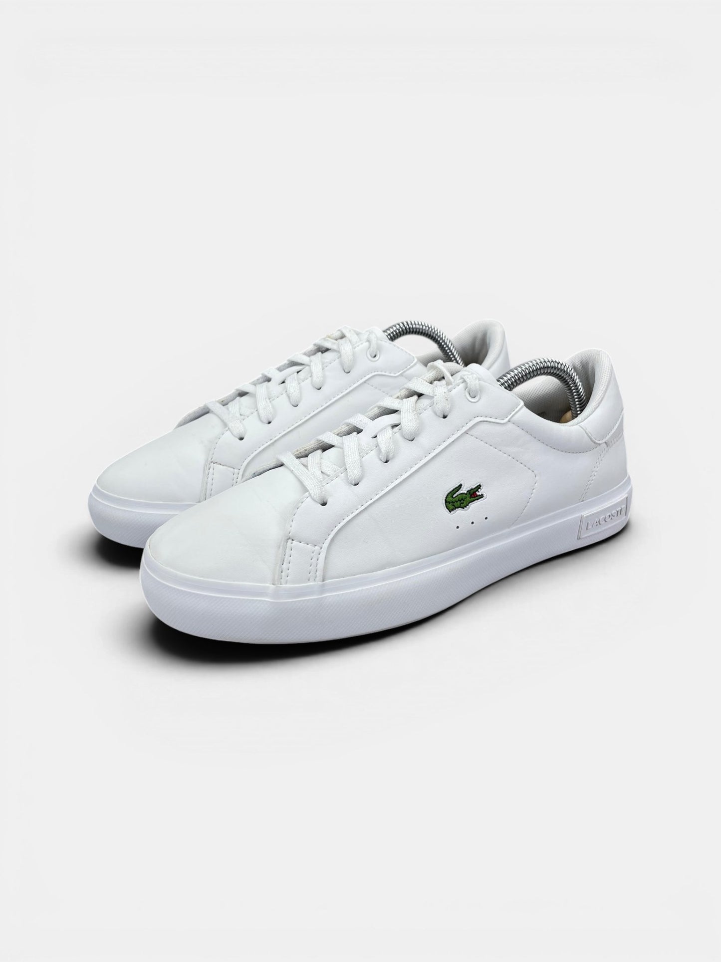 Lacoste Powercourt 0721 1 — buty sportowe damskie w bardzo dobrym stanie rozmiar 39, widok z boku