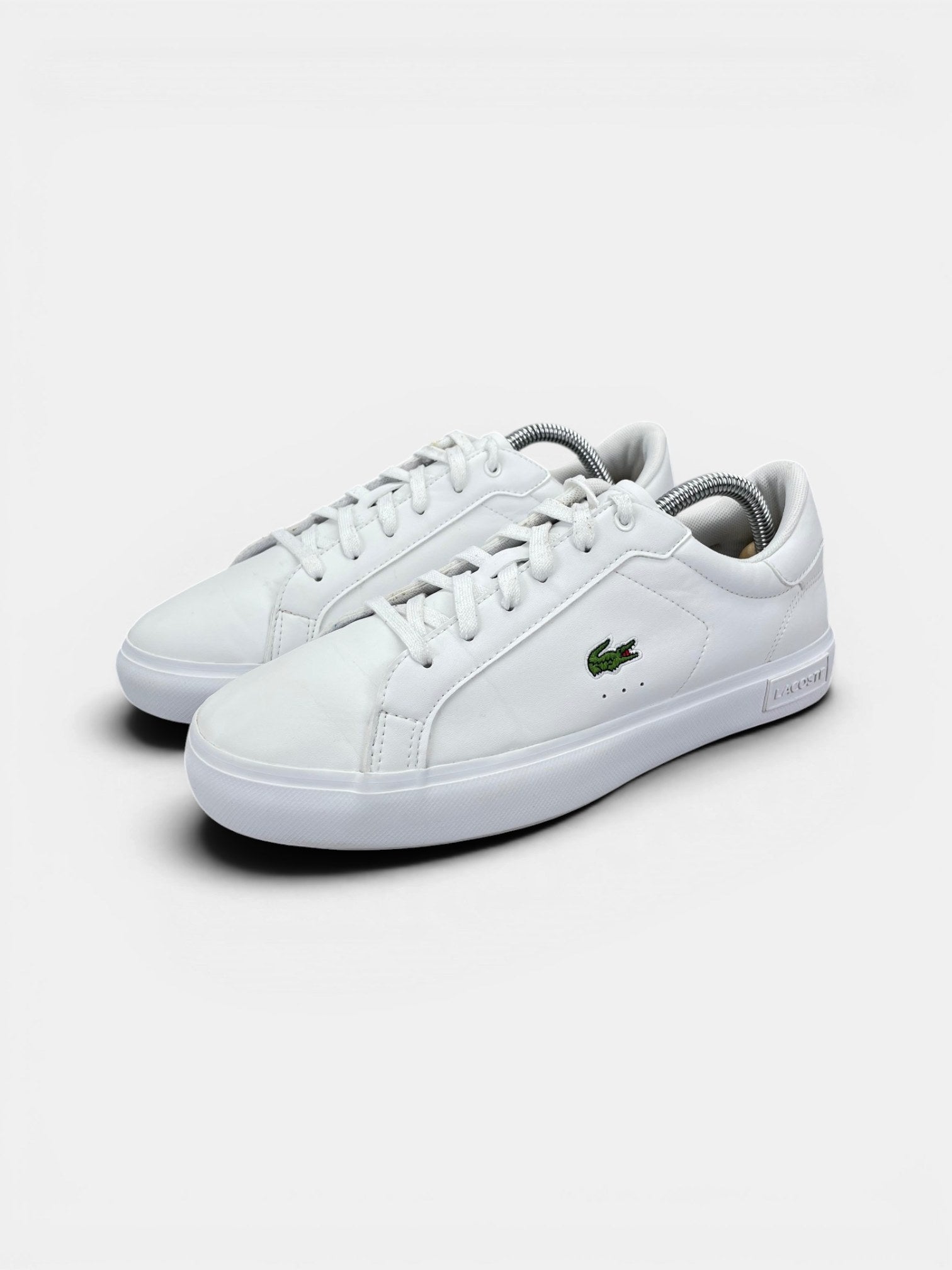 Lacoste Powercourt 0721 1 — buty sportowe damskie w bardzo dobrym stanie rozmiar 39, widok z boku