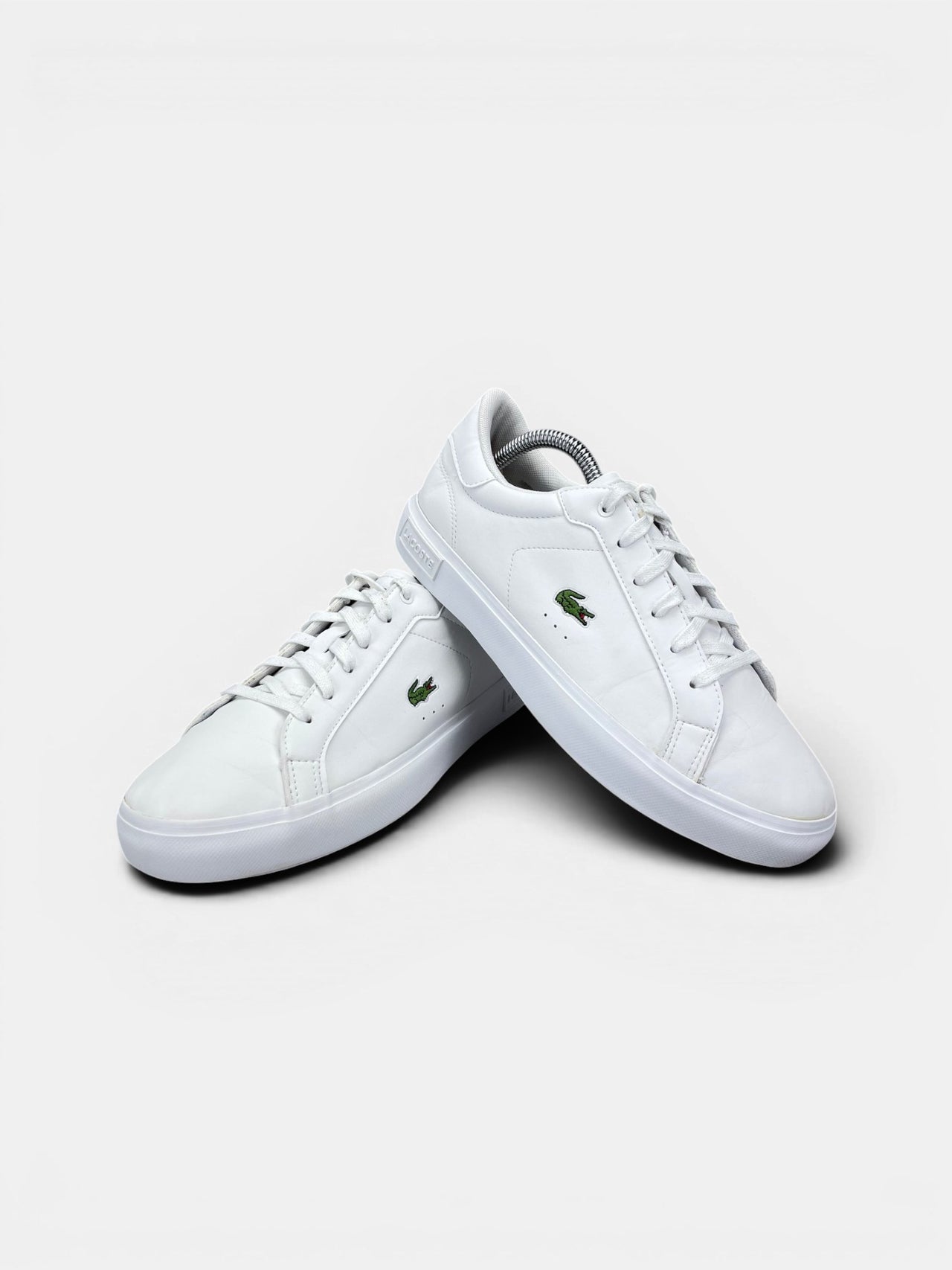 Lacoste Powercourt 0721 1 — buty sportowe damskie w bardzo dobrym stanie rozmiar 39, boczny profil